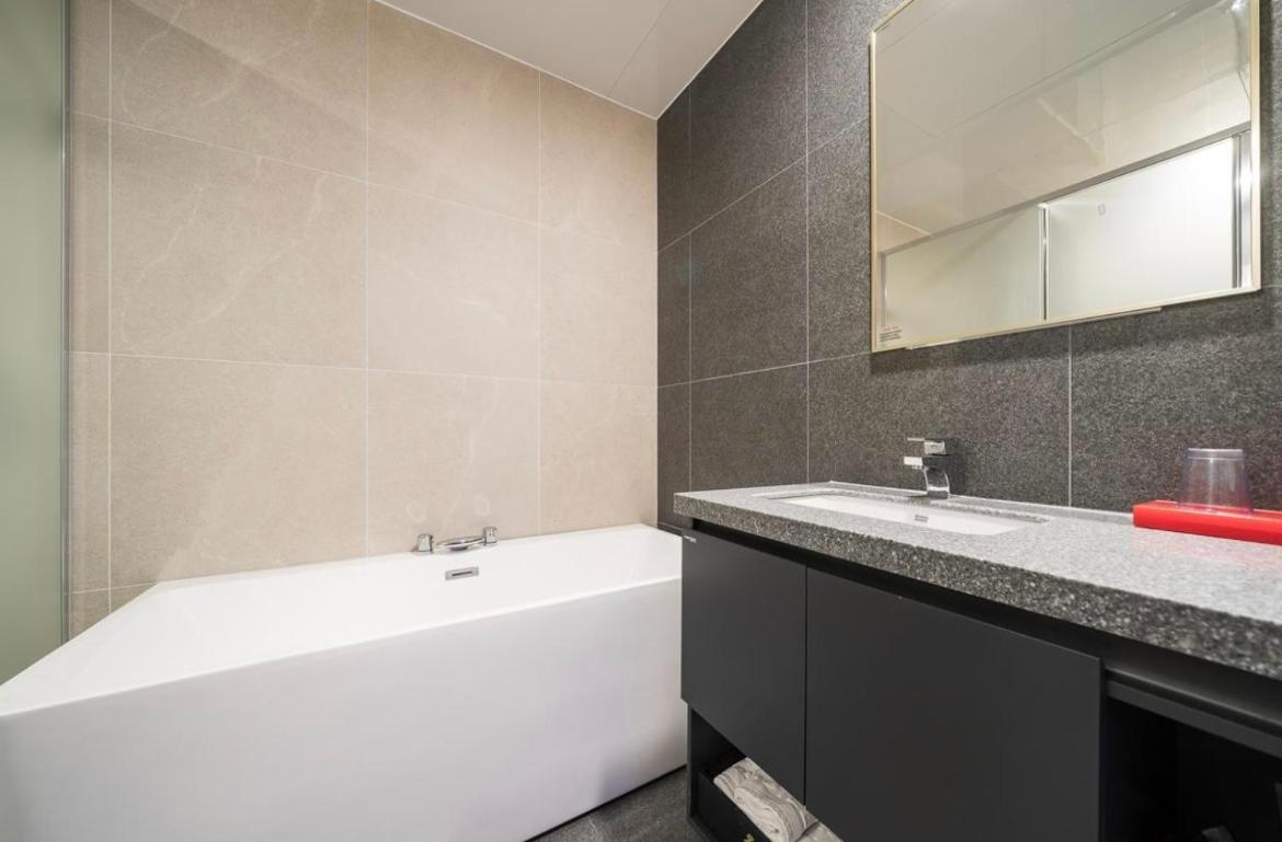 Hotel Myeong Jak Сувон Экстерьер фото