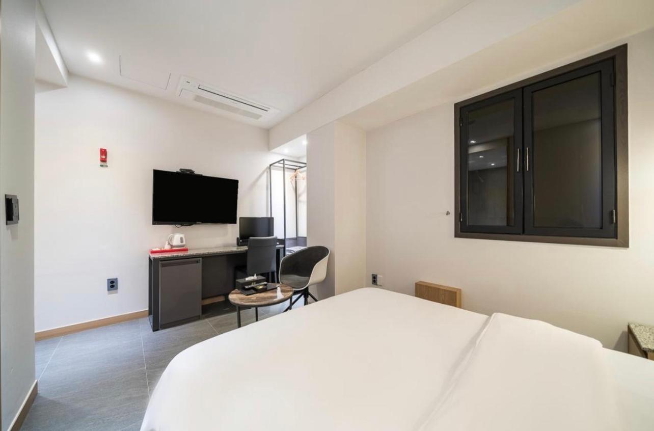 Hotel Myeong Jak Сувон Экстерьер фото