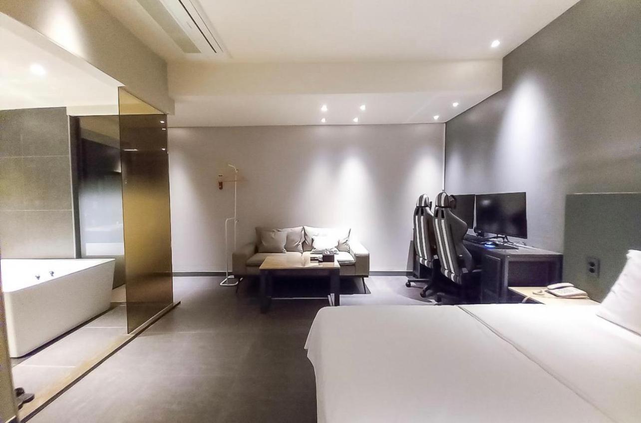Hotel Myeong Jak Сувон Экстерьер фото