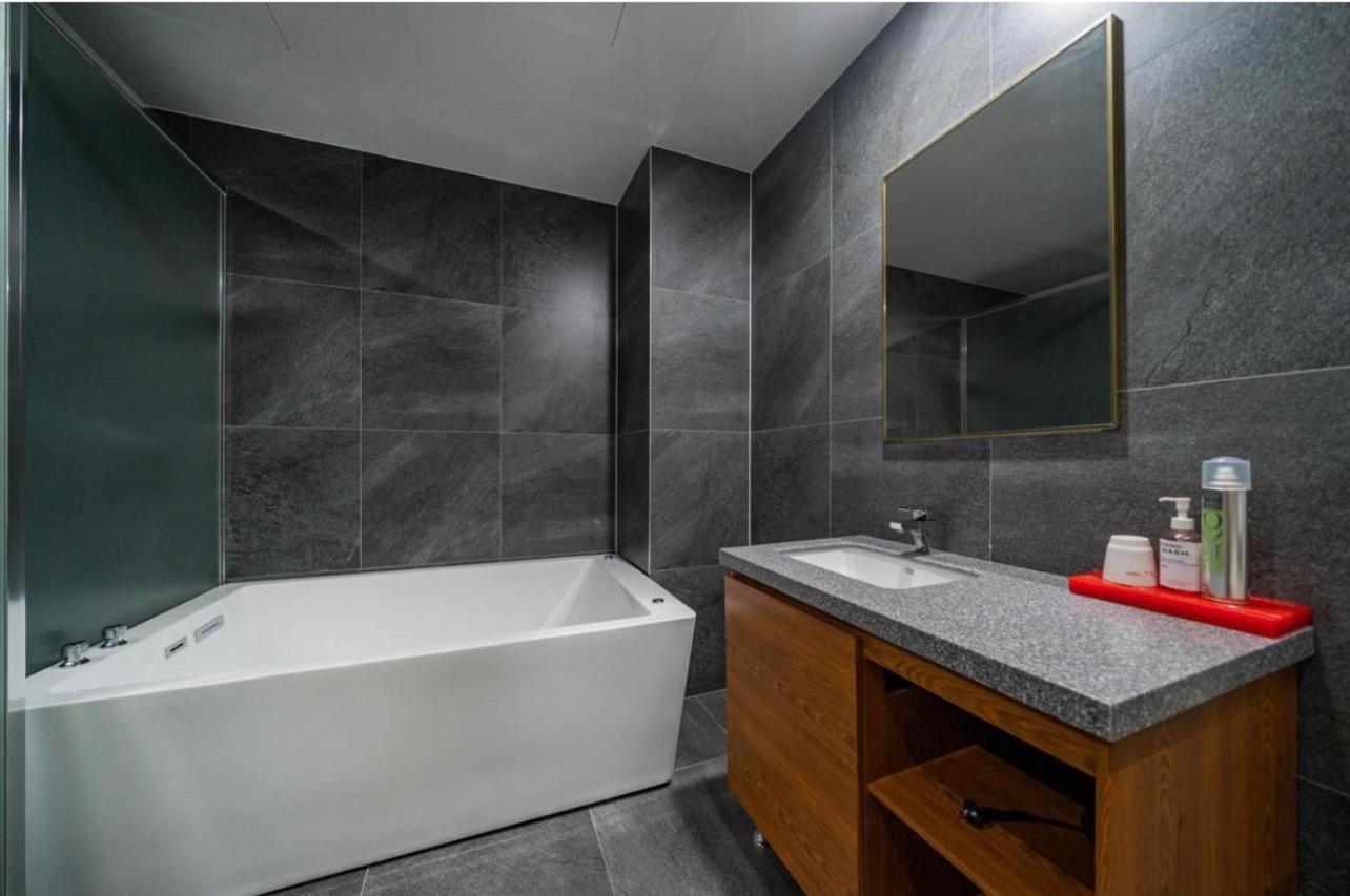 Hotel Myeong Jak Сувон Экстерьер фото