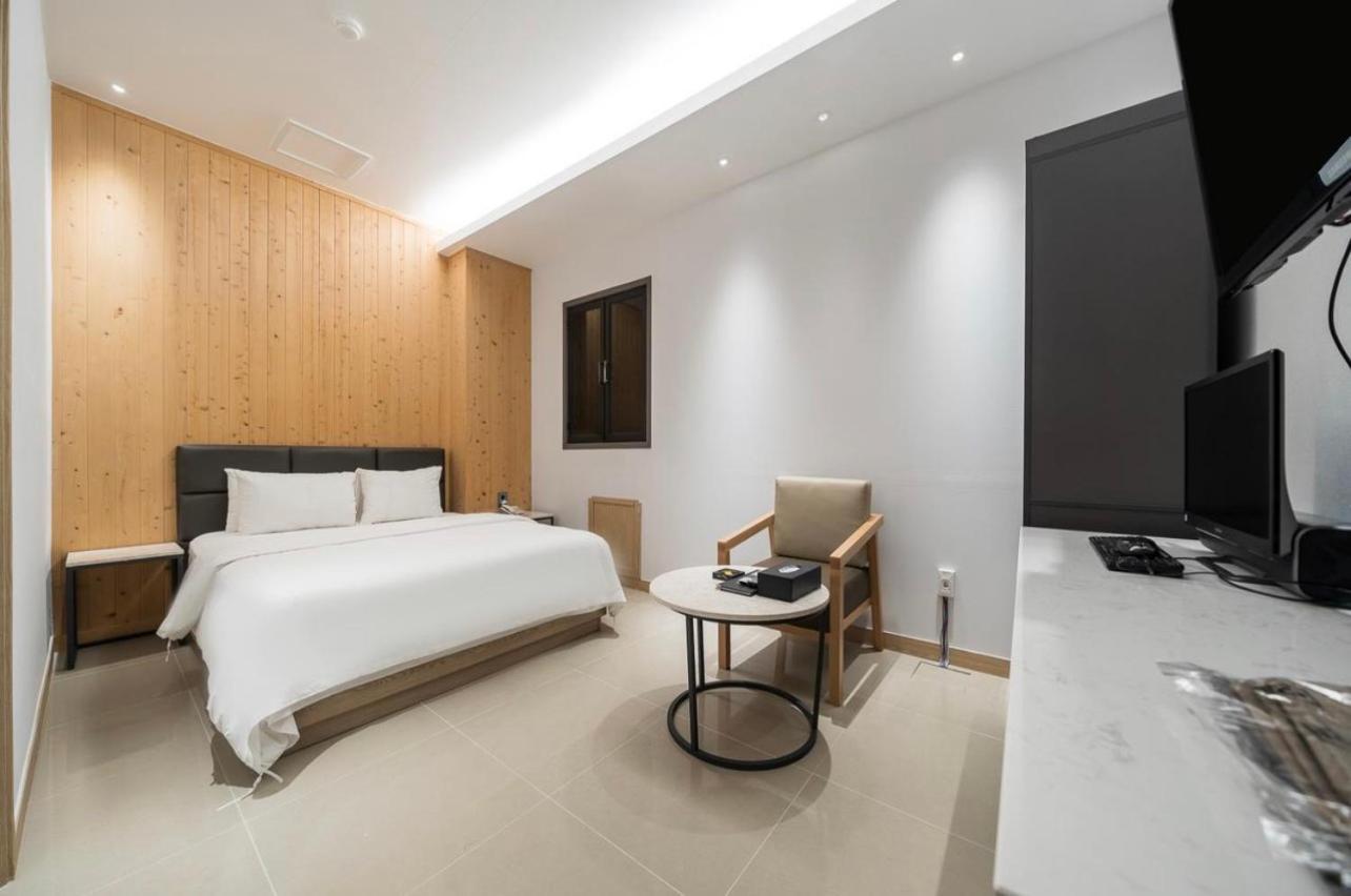 Hotel Myeong Jak Сувон Экстерьер фото
